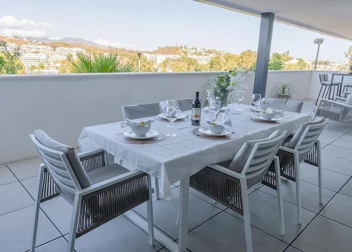 Spacious 3 Bedroom With 2 Terraces, Pool, And Walking Distance To The アパート ラ・カラ・デ・ミハス